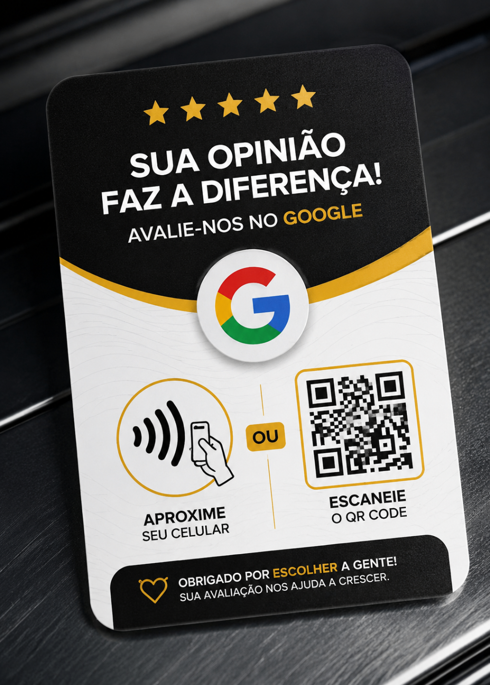 Cartão Escaneou preto e dourado — Sua opinião faz a diferença